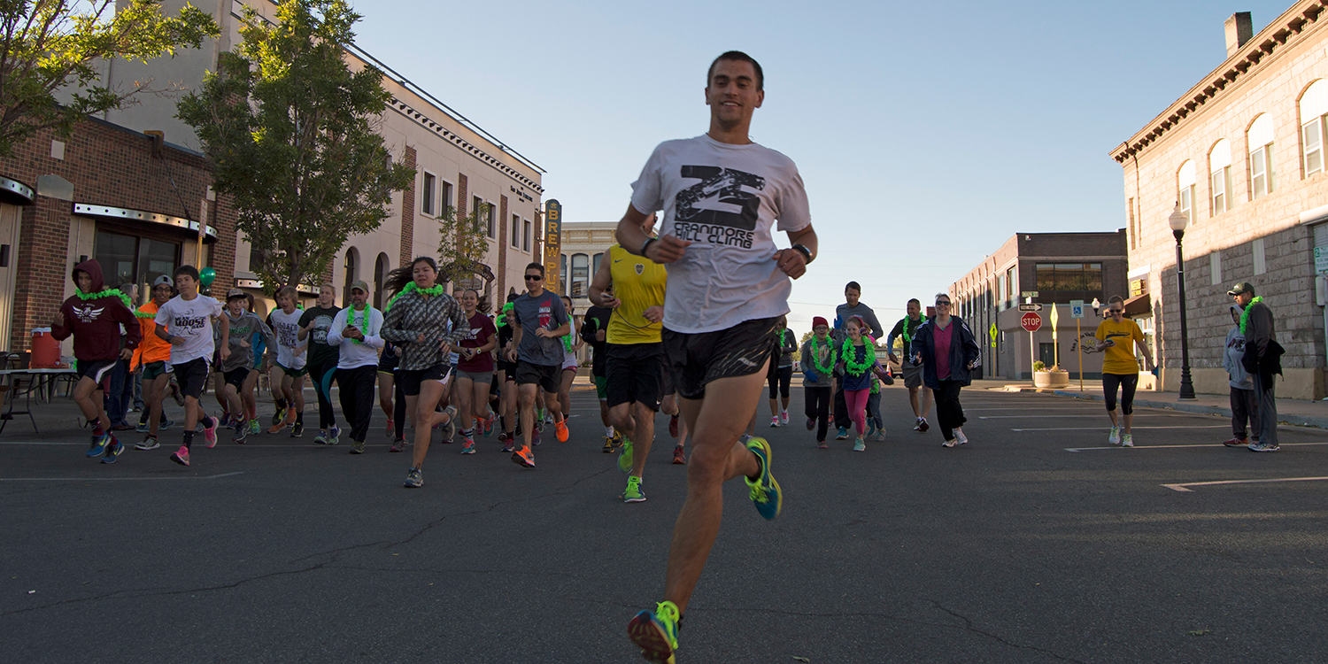 Runners on San Juan Avenue in Alamosa