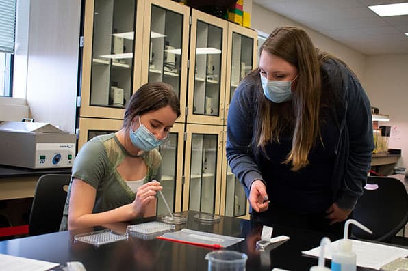 Aspen Stephens helps fellow student