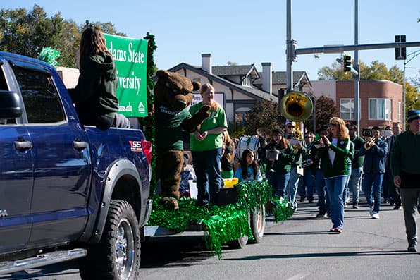Marchers and a float in Adams State's 2021 Homecoming parade